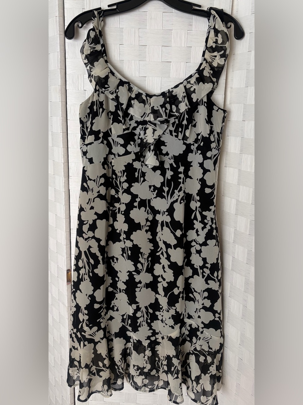 Ann Taylor Loft Black & Cream Floral Sleeveless Ruffle Dress Size 4